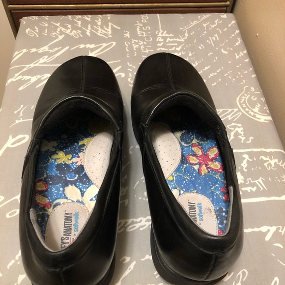 Shoes - Picture 2 of 5